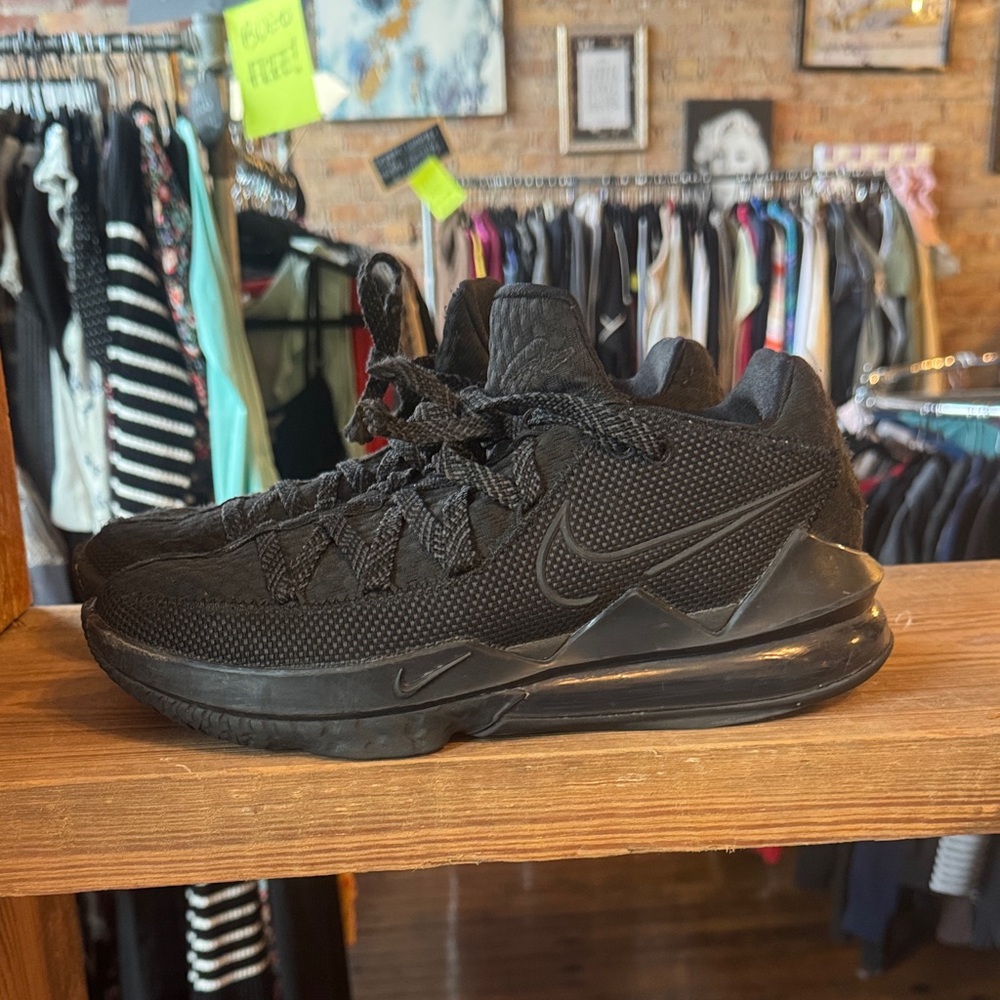 Nike Triple Black Air Max Sneakers Lebron size 8